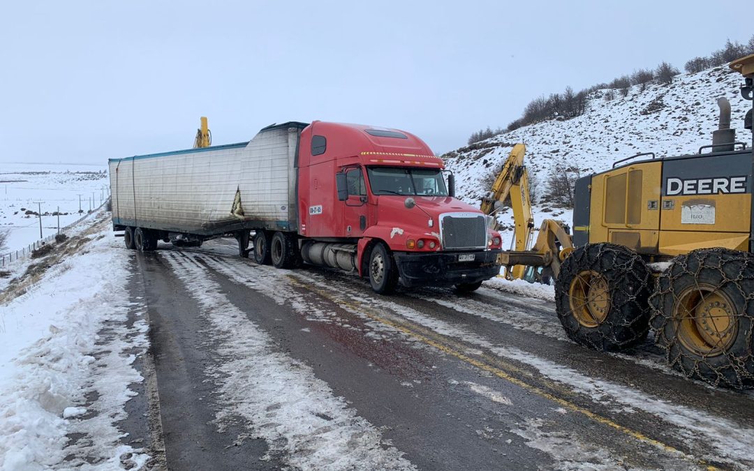 MOP retira vehículo accidentado que obstaculizaba tránsito en la Ruta 245 Coyhaique-Balmaceda