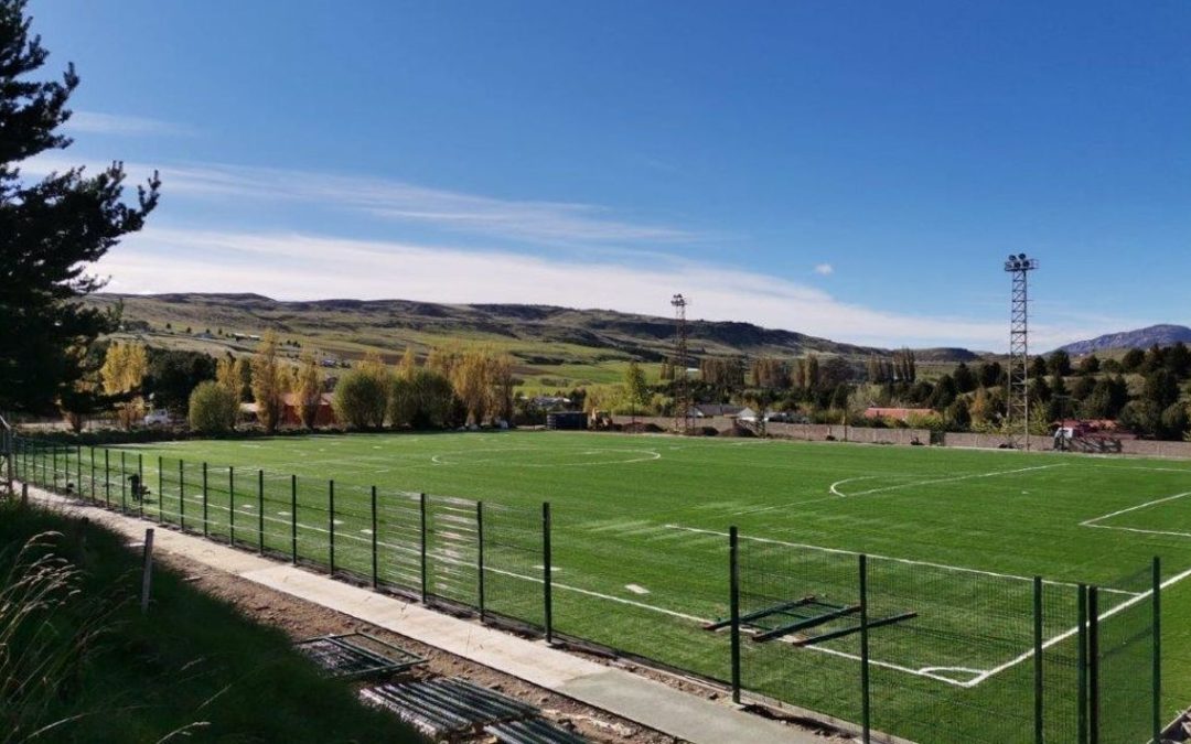 MOP finalizó instalación de pasto sintético en cancha de fútbol del Club Deportivo El Salto-Coyhaique