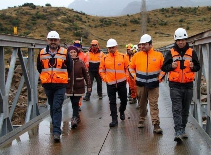 MOP restableció el tránsito en la Ribera Norte del Río Mañihuales con instalación de nuevo puente mecano Los Jara