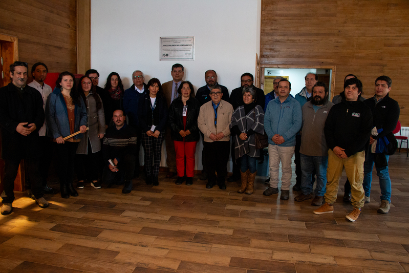 Gobierno instala Placa Conmemorativa en Terminal Portuario de Puerto Cisnes para homenajear a profesor Jorge Orlando Vilugrón Reyes asesinado en dictadura