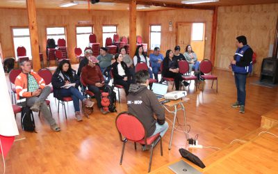 SEREMI del MOP escucha necesidades de comunidad de Caleta Tortel e informa nuevas obras viales y de captación para Servicio Sanitario Rural