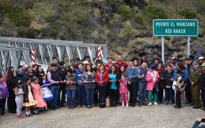 Gobierno y Comunidad Inauguran puente mecano El Manzano