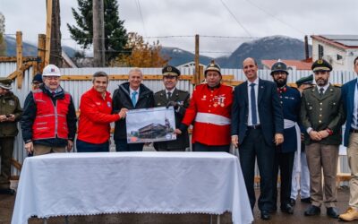 Gobierno Regional y MOP instalan primera piedra del nuevo cuartel de la Primera Compañía de Bomberos de Coyhaique